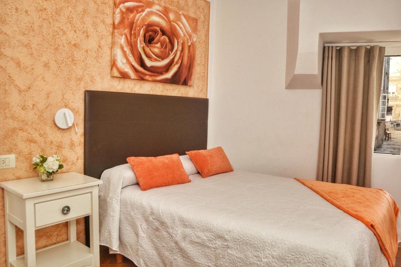 ויגו Hostal La Colegiata מראה חיצוני תמונה