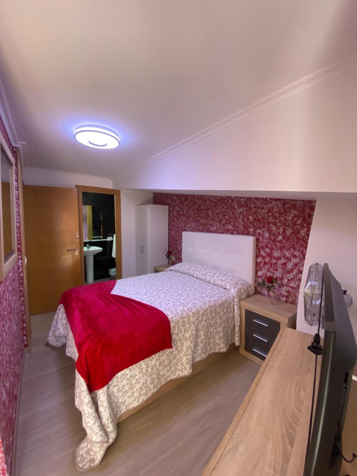 ויגו Hostal La Colegiata מראה חיצוני תמונה