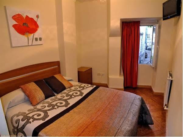 ויגו Hostal La Colegiata מראה חיצוני תמונה
