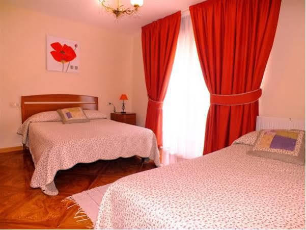 ויגו Hostal La Colegiata מראה חיצוני תמונה